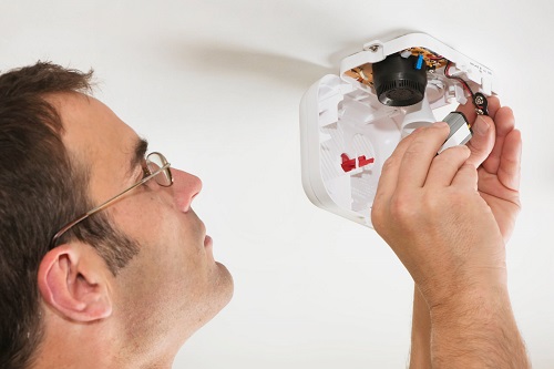 Replacing the Battery on a Smoke Alarm